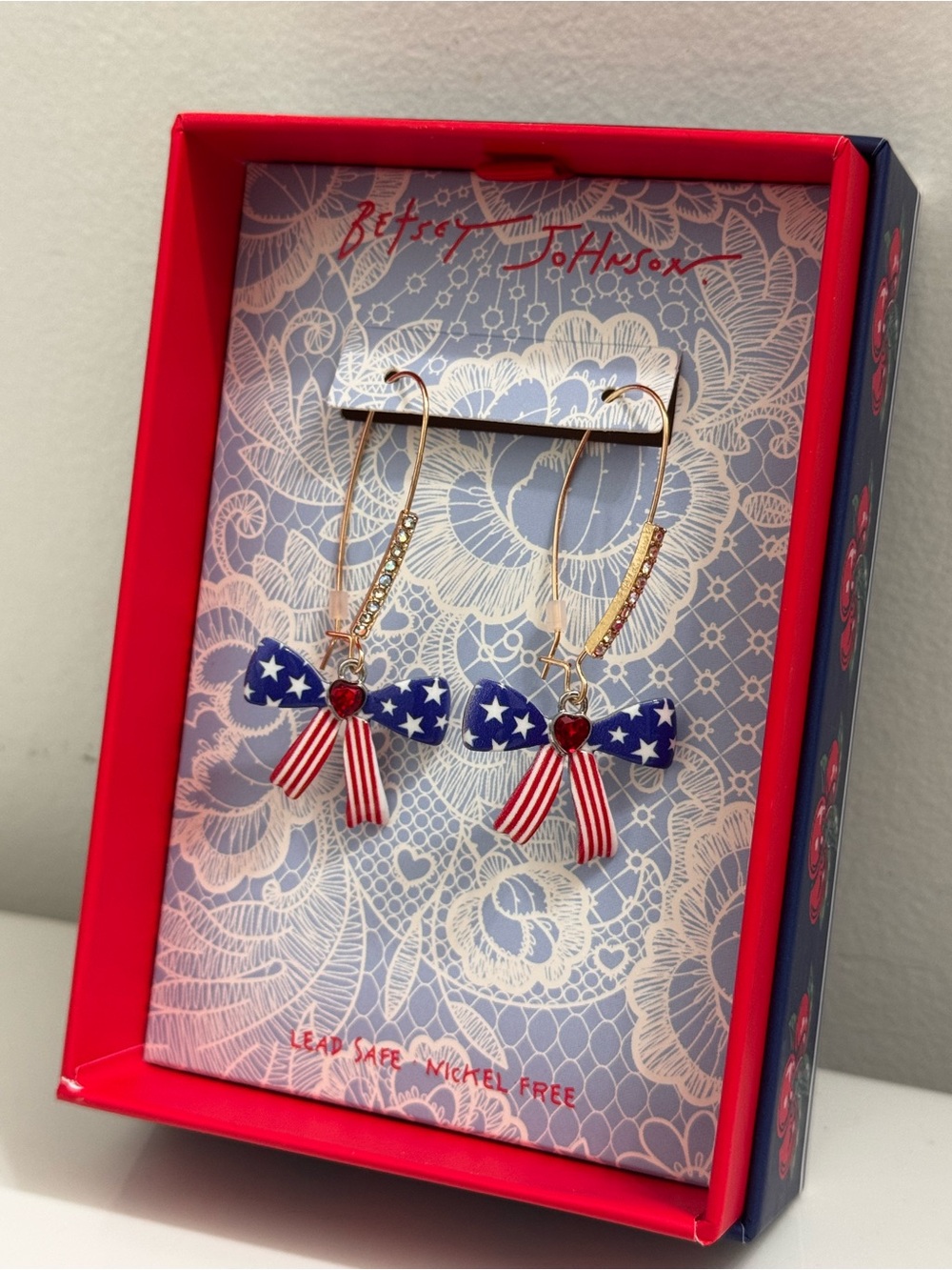NIB Betsey Johnson American Bow Patriotic Shepherd Hook Earrings - Picture 6 of 11